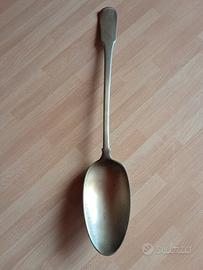 Antico cucchiaio in ottone
