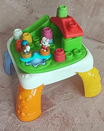 Tavolino basso per bimbi con mattoncini morbidi