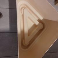 fioriera ad angolo e tavolino piccolo in legno