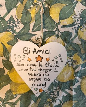 Cuore decorativo di legno