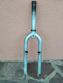 Forcella anteriore per bici