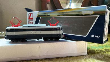 plastico treno Hachette con  locomotrice