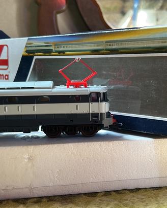 plastico treno Hachette con  locomotrice
