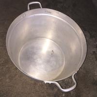 Pentola in alluminio con coperchio