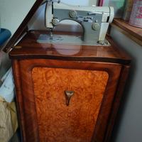 macchina da cucire vintage della Necchi