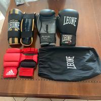 Kit guanti boxe chiusi 10 oz/ aperti , paratibie