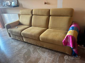 Divano con una seduta allungabile elettrica