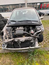 Toyota Yaris, anno 2005, incidentata!