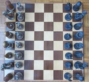 Scacchi in legno serie Montsalvat di Anri