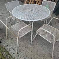 tavolino e sedie in ferro battuto da giardino vint