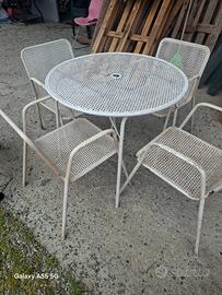 tavolino e sedie in ferro battuto da giardino vint