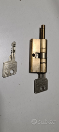 Serratura completa di due chiavi di sicurezza