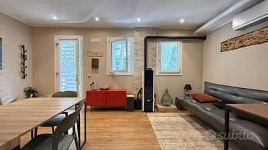 Casa singola immersa nel verde con ampio giardino