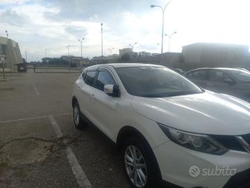 Auto Nissan Qashqai