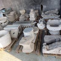 Elementi e sculture antiche in pietra