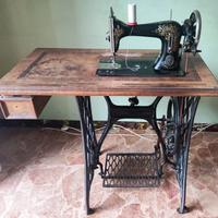 Macchina da cucire d'epoca
