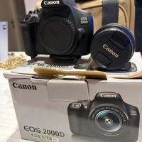 Canon eos 2000D con accessori