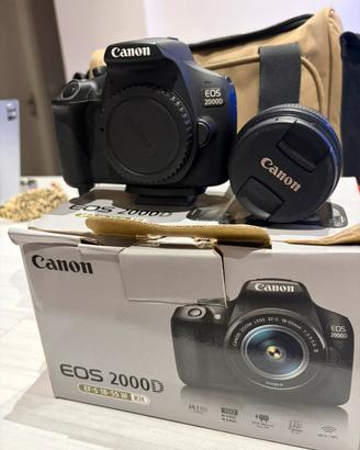 Canon eos 2000D con accessori