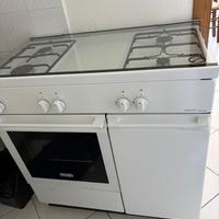 Cucina 4 fornelli e forno alimentazione a gas
