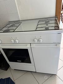 Cucina 4 fornelli e forno alimentazione a gas
