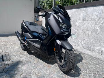 Scooter Xmax tech max+