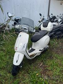 Vespa Sprint 50 4T — bianca