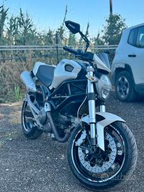 Ducati Monster 696