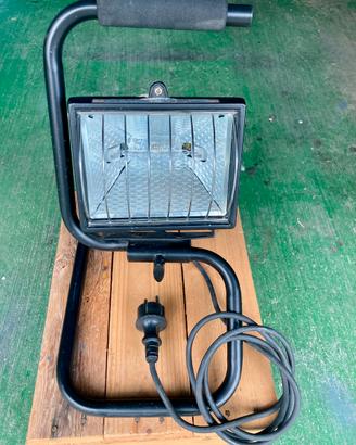 Faretto con lampada alogena da cantiere 500w