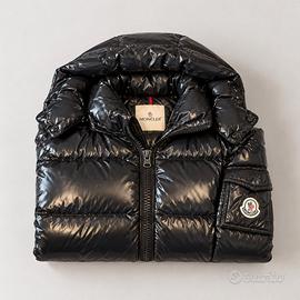 Piumino Total Black Lucido, Stile Techwear Inverna