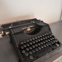 Macchina da scrivere antica