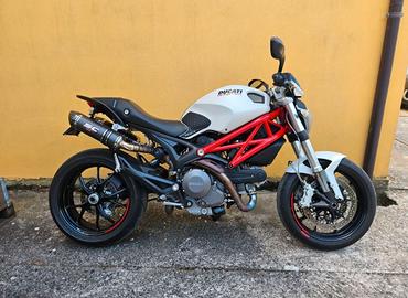 Ducati Monster 796