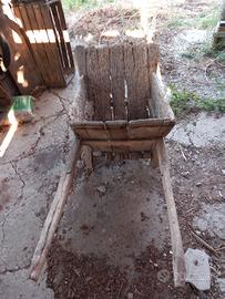 cariola in legno antica