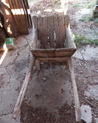 cariola in legno antica