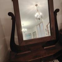 specchiera in legno con cassetto