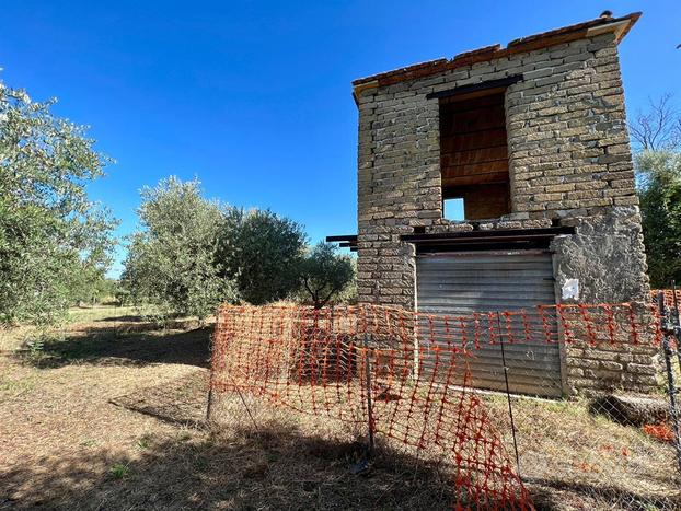 Gallicano nel lazio rustico con terreno