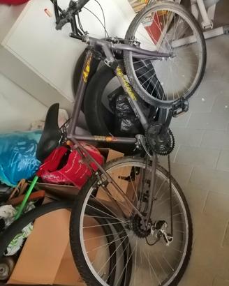 Bicicletta Atala e un altra rossa