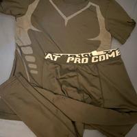 Pantaloni e maglietta a compressione Completo