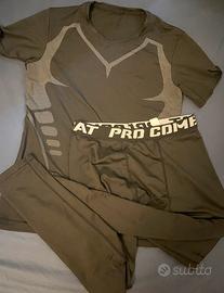 Pantaloni e maglietta a compressione Completo