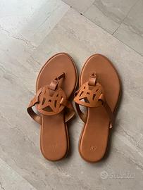 Infradito con monogramma