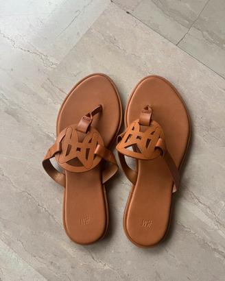 Infradito con monogramma