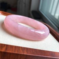 Bracciale rigido con cristalli rosa del Madagascar