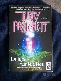 Terry Pratchett - La luce fantasticaa