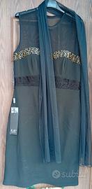 abito nero con paillettes e trasparenze