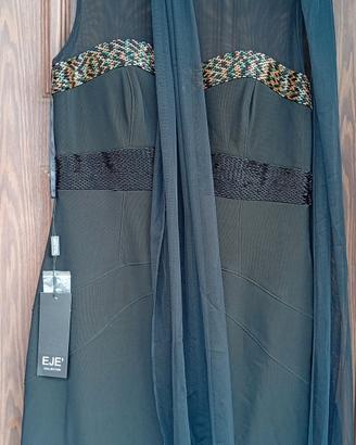 abito nero con paillettes e trasparenze