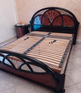 Letto matrimoniale in legno con rete a doghe