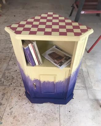 VIOLSKA: piccola libreria by Bililab