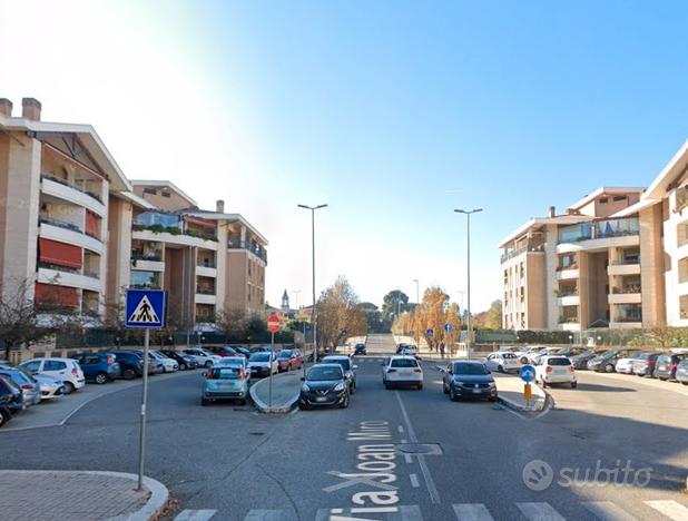 Capannelle bilocale con terrazzo e posto auto