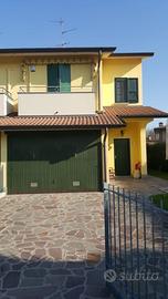 Villetta di testa completamente indipendente 150mq