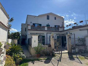 Puglia taranto grandissima villa su 2 livelli