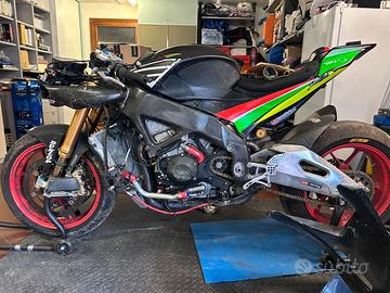 Aprilia Tuono V4 factory APRC 1100 pista rsv4
